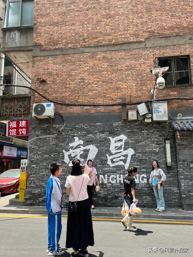 暑假的南昌大士院，热闹非凡