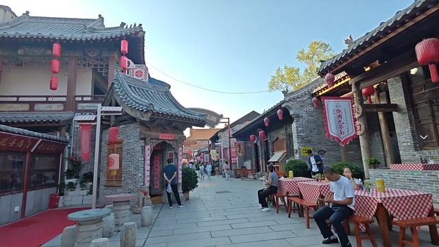 山西太原睿智的仿古古城，昔日收费杂草丛生，如今免费游人如织