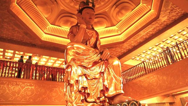 登上1999级台阶，触摸最大的弥勒佛像，百年古寺锦屏山