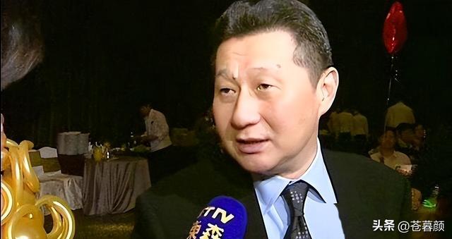 包养情人无数，娶初中同学女儿为妻，玩老婆闺蜜，视色如命的富豪