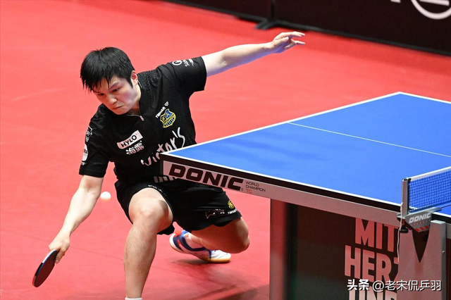 邓亚萍祝贺北京队获得全运会男团金牌