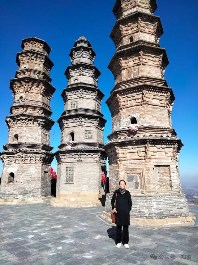 登上凤凰山 作者:梁红