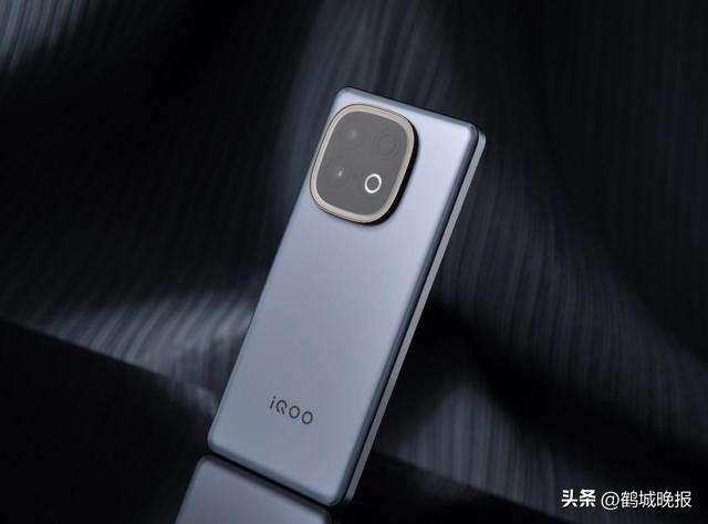 红米跌出前三，这款 3nm 芯片 + 8000mAh 机型 1869 元就能入手？