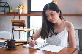 公文中“根据”与“按照”别乱用，“笔杆子”从这3个方面来区分图片