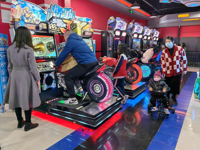 一夜变脸的“游戏天堂”，攻陷中年男人