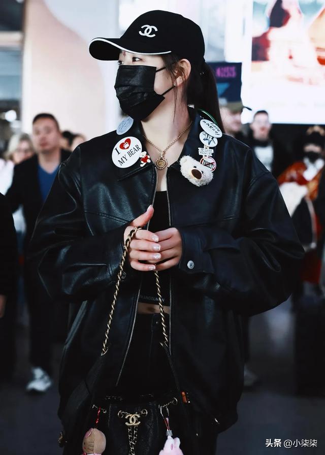 陈梦夺冠后大胆穿搭皮衣吊带惊艳亮相北京,这造型太抢眼了!