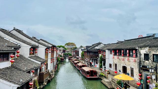 苏州漫步七里山塘，穿阊门而行，回望历史变迁
