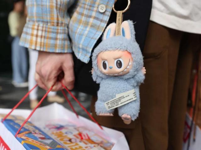 泡泡玛特，真“韭菜盒子”？