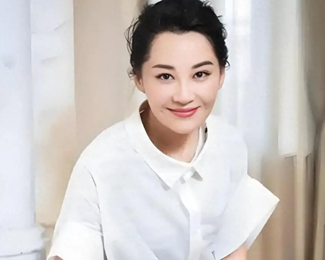 她一生 “风流成性、老少通吃”，撩汉无数，现如今56岁却依旧单身