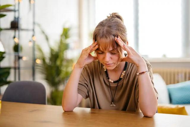 尼帕病毒确诊5例	，近100人被隔离，公众场合或坚持“4不碰”原则