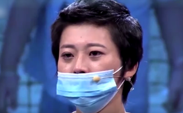 16年，母亲虎口救女被咬身亡，女儿至今未得到父亲原谅：怨谁
