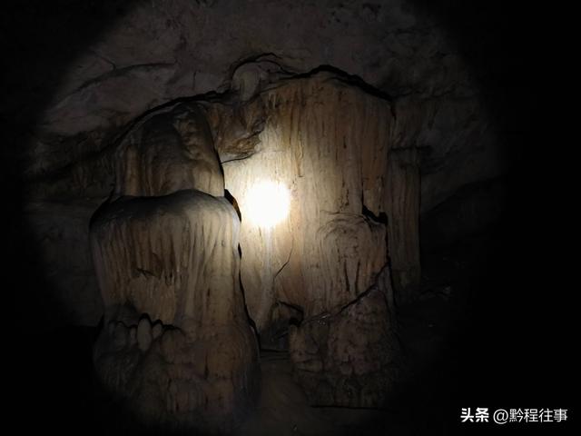 探险贵州深山原始溶洞，遇见一个躲匪洞、一座红军坟