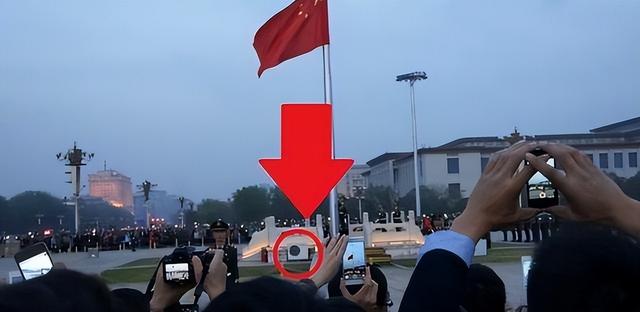 天安门旗台上为什么要安装空调？凉风根本吹不到士兵，看完才明白
