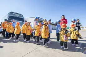 “小橘”“凇宝”再携手 同游金秋共研学图片