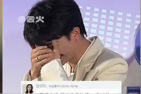 在抖音奇妙夜会场667.0万热度，周深打招呼把戒指！图片