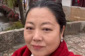 55岁王茜华怎么胖成街头大妈了？她身材臃肿，满脸皱纹，显苍老图片