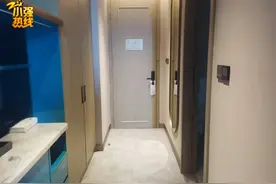 房门突然被陌生男子打开！女子住酒店遭遇尴尬一幕，更让她受不了的是…图片