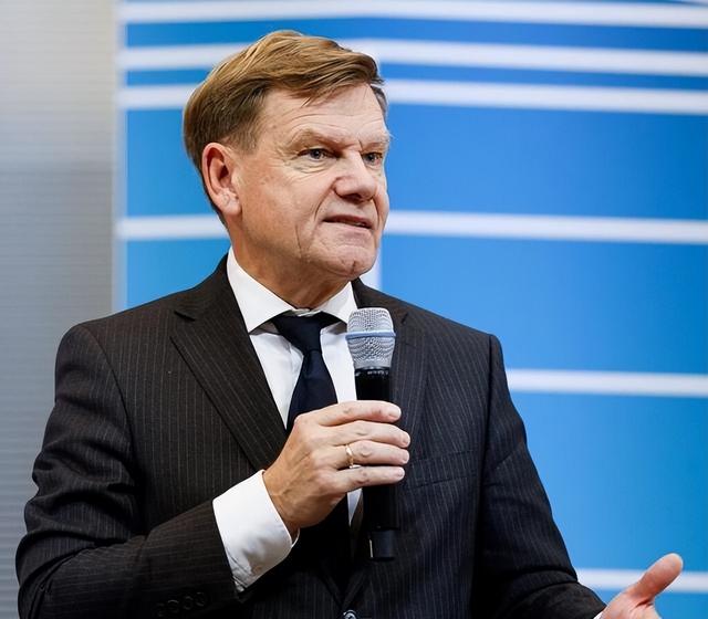 德外长如愿落地北京，中方给予高规格接待	，只因张口懂得感谢二字