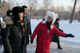 台湾民众感受到“绝对不能打仗”，马英九一行哈尔滨赏冰雕，重申 “战争没有赢家，和平没有输家”图片