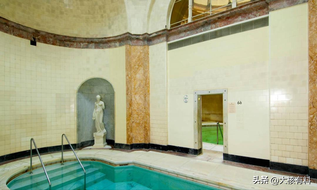 德国混浴温泉只为治病？要求一丝不挂男女混浴，男女共浴要花41欧