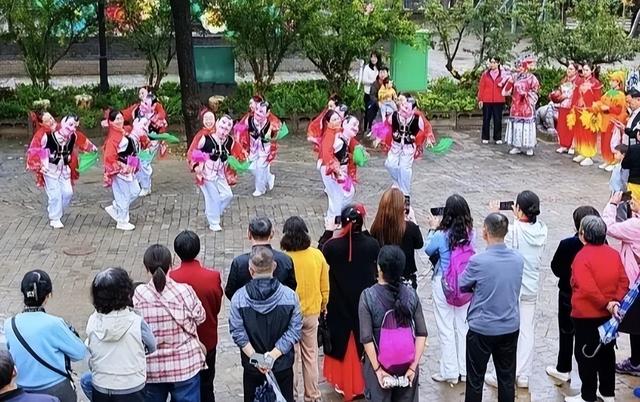 双节在地平线下赴千年之约：地坑院里的非遗狂欢与盛世欢歌