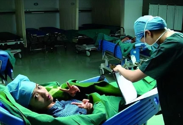 “央视当家花旦”朱迅：生命终将结束，何妨不大胆一点？