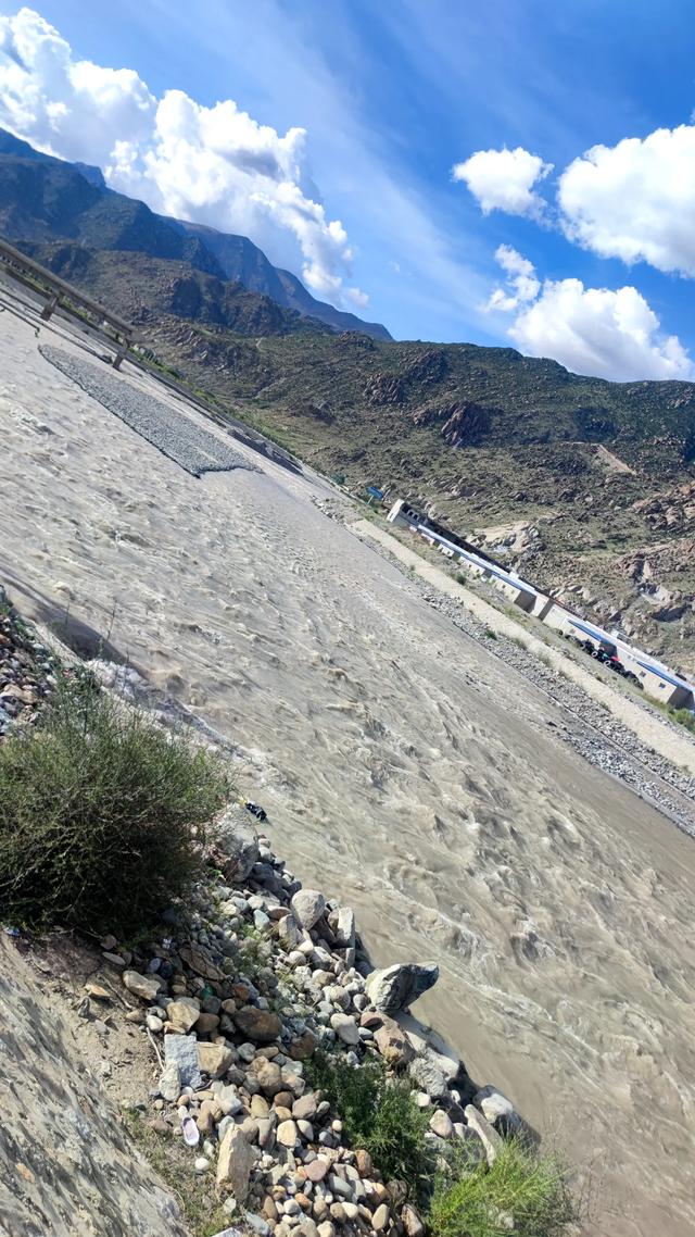 拉萨堆龙苯教直龙遗址,寺保留了吐蕃的残垣断壁,沧桑感扑面而来