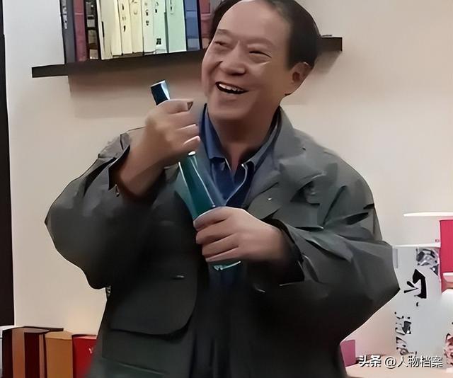 冯巩也没想到，家产尽失的牛群，如今终于找到了晚年的“依靠”
