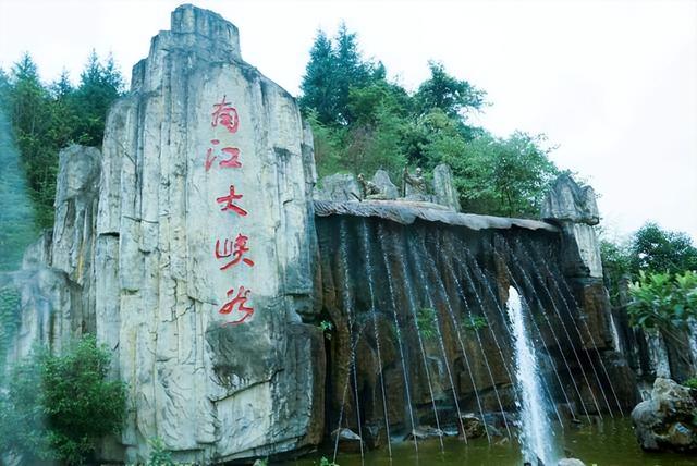 贵阳“性价比最高”的大峡谷，瀑布奇特，好多本地人都爱来？
