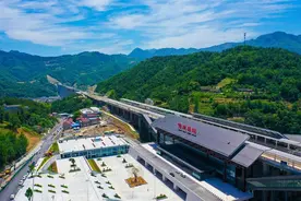 被人抢去名字的县市火车站：保康县站图片