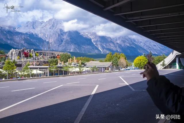 玉龙雪山有点过分，其实不用坐索道，光游客中心都能逛吃玩上一天