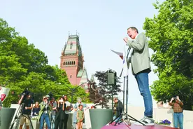 美政府暂停外国学生面签图片