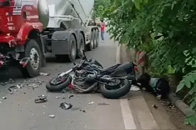 四川28岁女子被大货车当场撞死，围观大妈连问两遍：脑壳去哪了图片