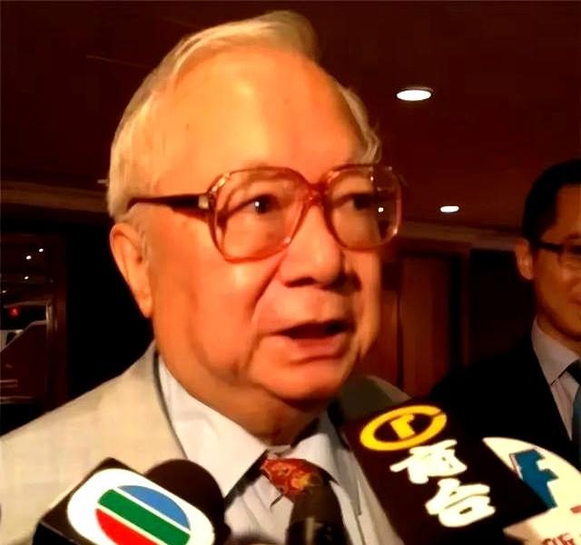 香港富豪：向美国捐1亿！又给大陆捐500亿，竟被李嘉诚“威胁”
