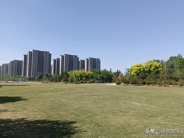 浐灞港务区半日游,顺路逛到临潼,然后坐火车回西安