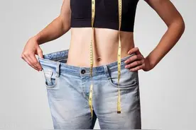 晚上坚持 4 个燃脂行为，第二天肚子直接扁下去图片