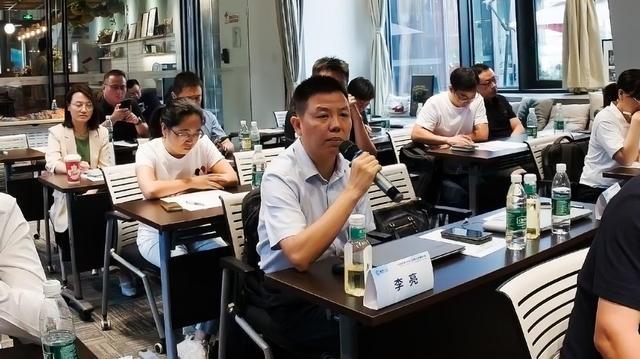 行业首个！鉴衡发布光伏组件清扫机器人检测认证方案