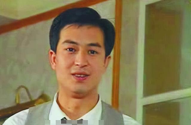 钱再多有什么用！55岁张嘉译现状曝光！病情严重到连走路都站不直
