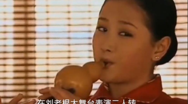 她曾是本山传媒第一美女，当红时被开除，如今与昔日判若两人