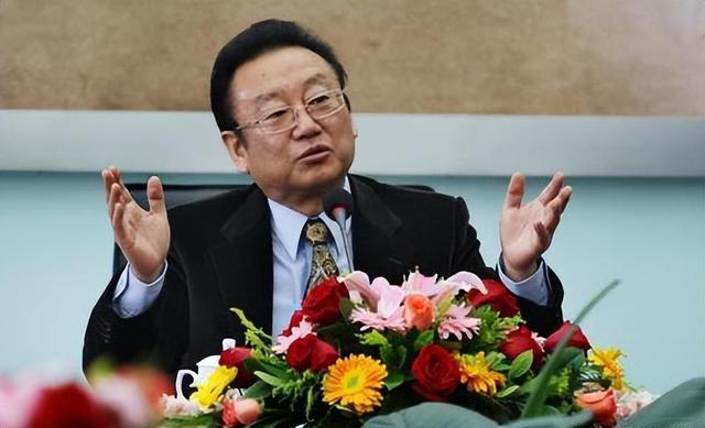 被开除军籍，持国外绿卡，骗财骗色，哪个才是蒋大为的“真面目”