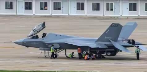 歼-35与F-35：形似而神不似，解读中国战机的独立之路