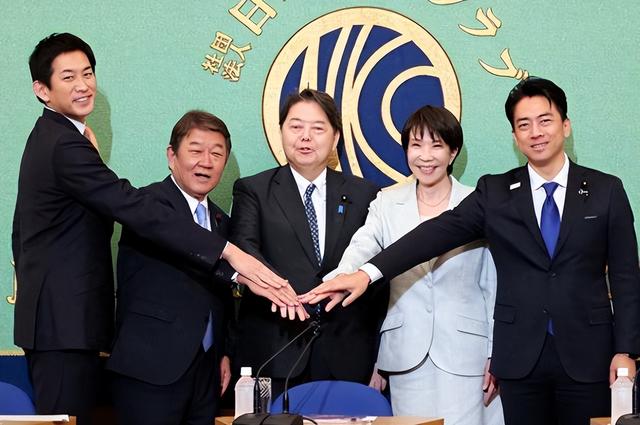 在中日关系敏感时期，他竟然率团赴日访问，为了刷存在感毫无底线