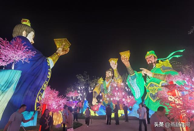河北涿州“通会灯市”启幕喜迎国庆，首日涌入京津冀游客近5万人