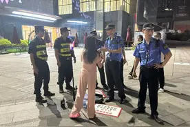 观音桥部分户外直播扰民？网民呼吁整治，你怎么看？图片