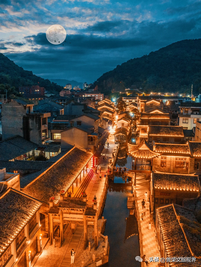 人少景美的宝藏小县城：藏着绝美海岛，一半草原一半海