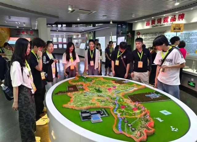 300余名港澳台与内地青年探秘宁夏 共赴自然资源保育之约——“爱我中华”青年大汇聚火车团来宁交流参访掠影