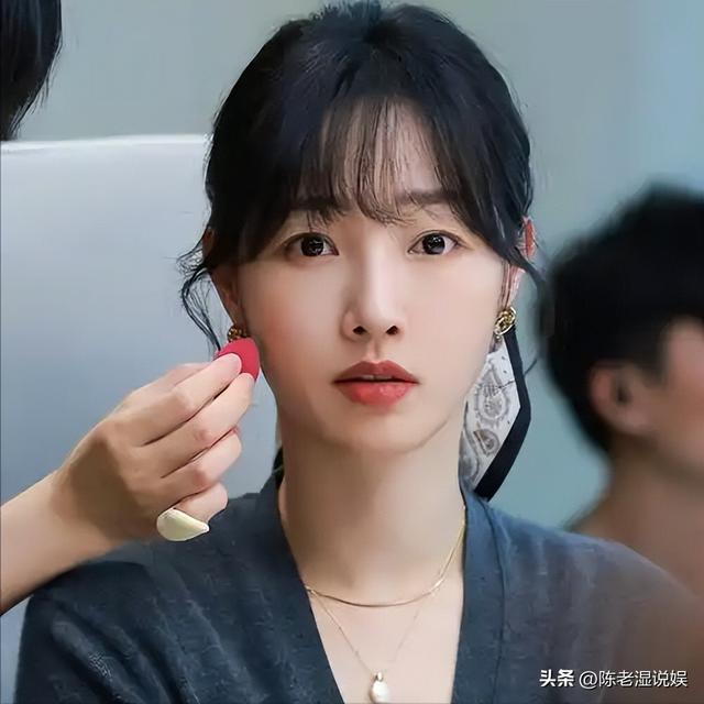 陪玩陪睡仅冰山一角！集体开嫖、舔手指、互撕，"圈中内幕"太荒唐