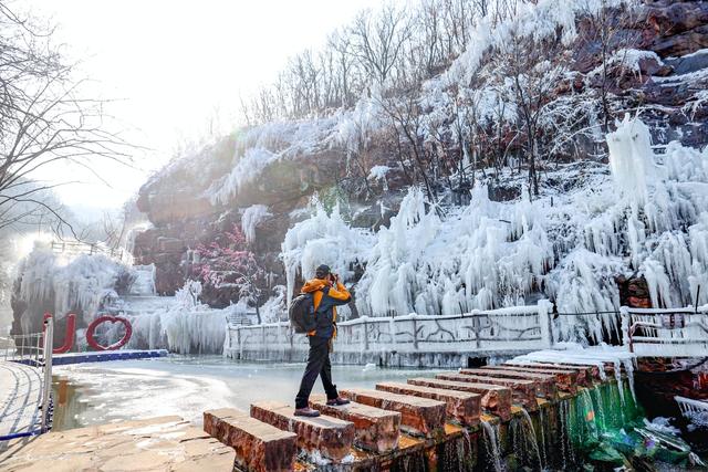 冬日限定！新密伏羲山冰挂奇观上线，山间幻化琉璃冰雪世界