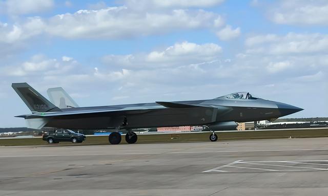 歼 - 20 编号 “CB10300” 曝光，数量突破 300，美军优势还剩多少
