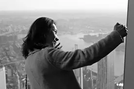 心理学家：极度自私的人，往往不是斤斤计较，而是拥有这两个特征图片